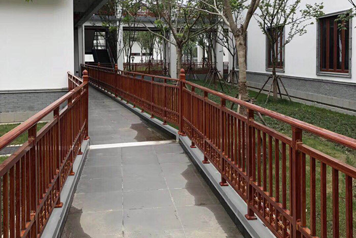 上海市青浦區(qū)陽(yáng)臺(tái)護(hù)欄工程案例